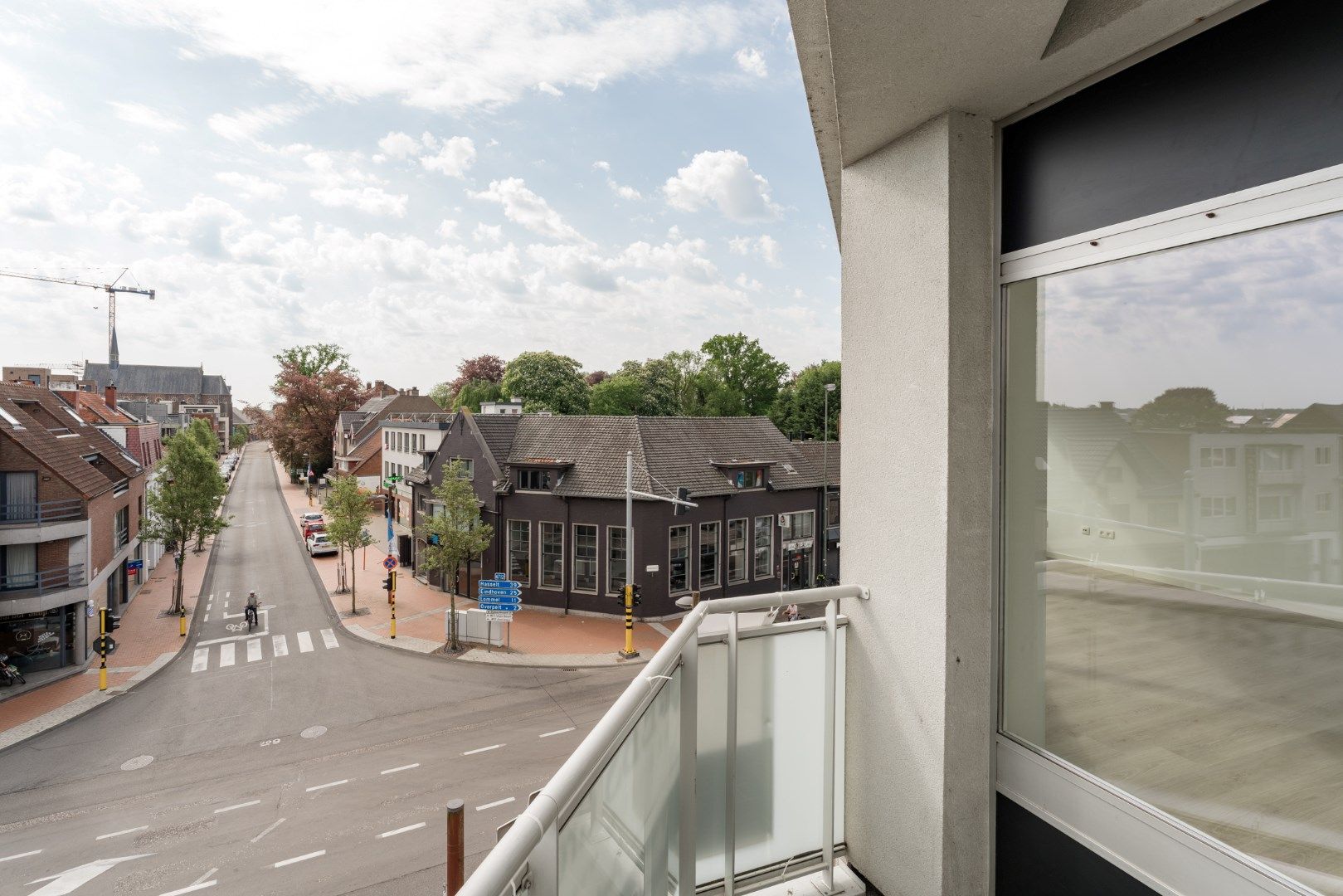 Volledig gerenoveerd 3 slaapkamer appartement in Neerpelt centrum. foto 18
