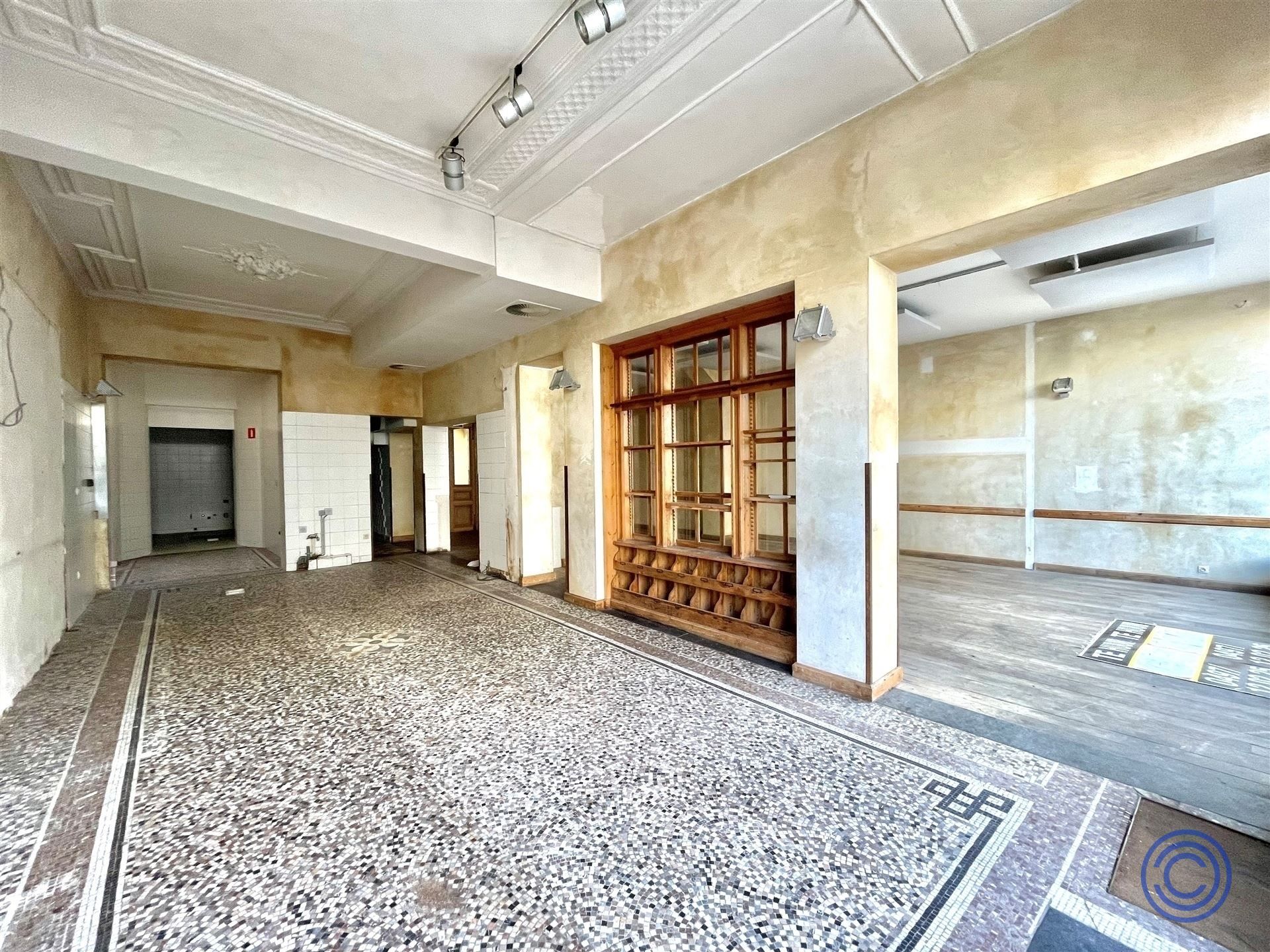Karaktervol handelspand ca. 165m² met koer voor POP-UP!  foto {{pictureIndex}}