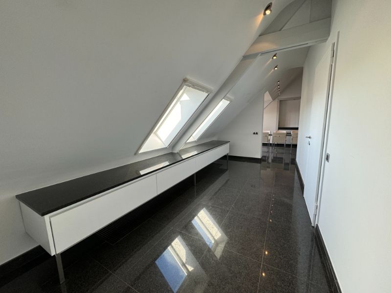 Instapklaar penthouse met riant terras (+-287m²), centrum Geel! foto 2