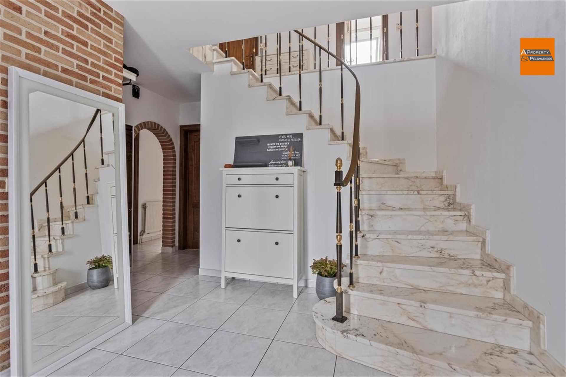 Ruime villa met 4 /5 slaapkamers op prachtige stuk grond foto 5
