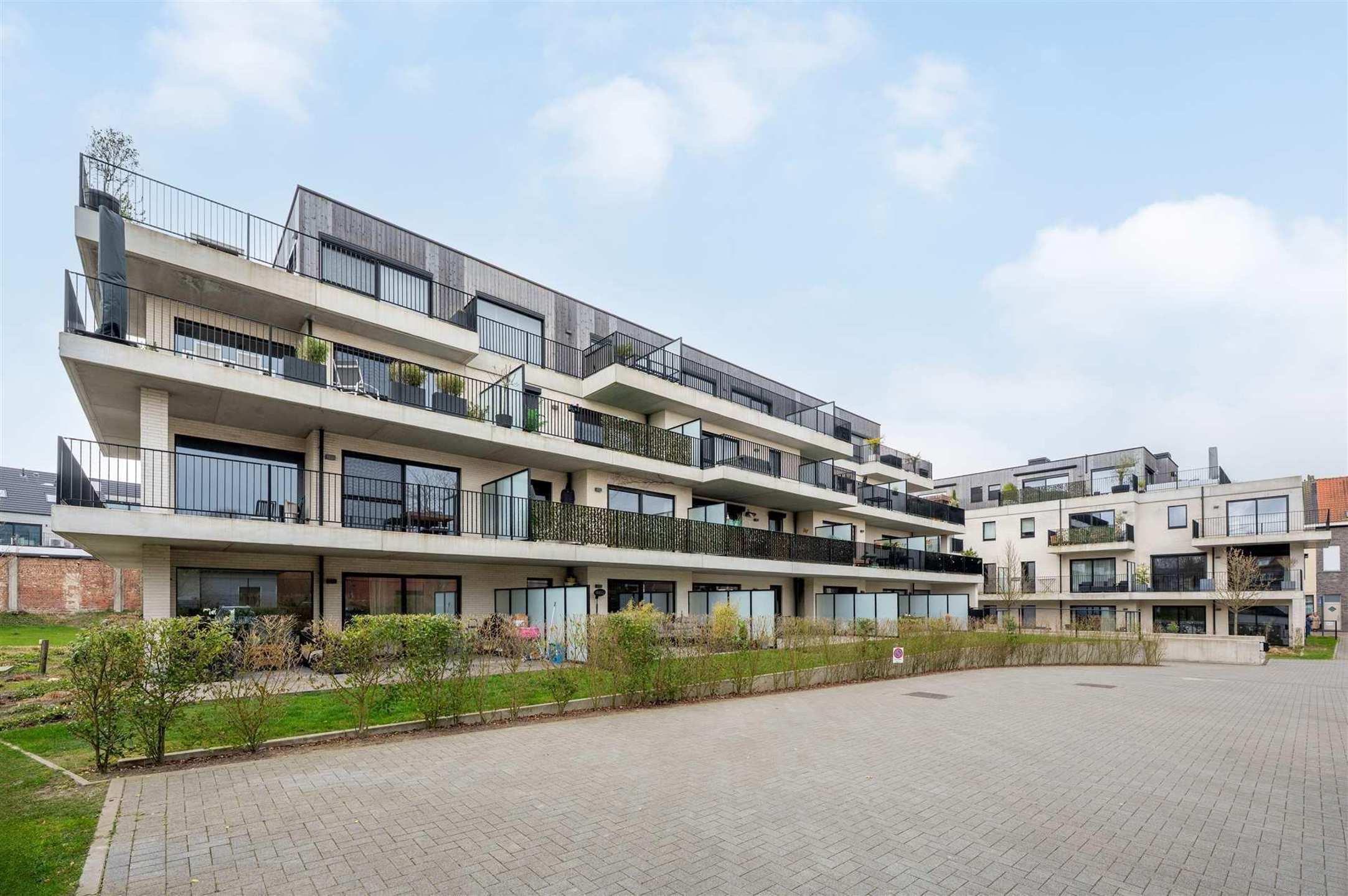Ruim & modern appartement met groot terras in Steendorp foto {{pictureIndex}}