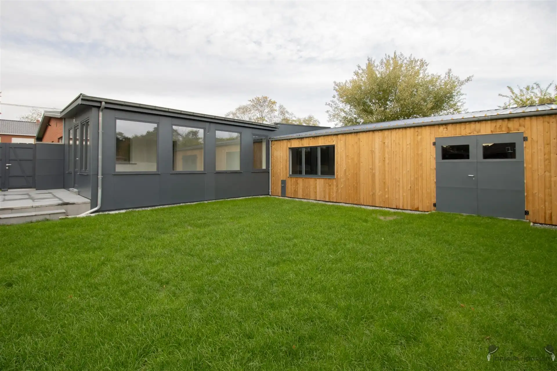 Ruime gerenoveerde gelijkvloerswoning op 544 m² met min. 3 slaapkamers en extra functionele ruimtes foto 15