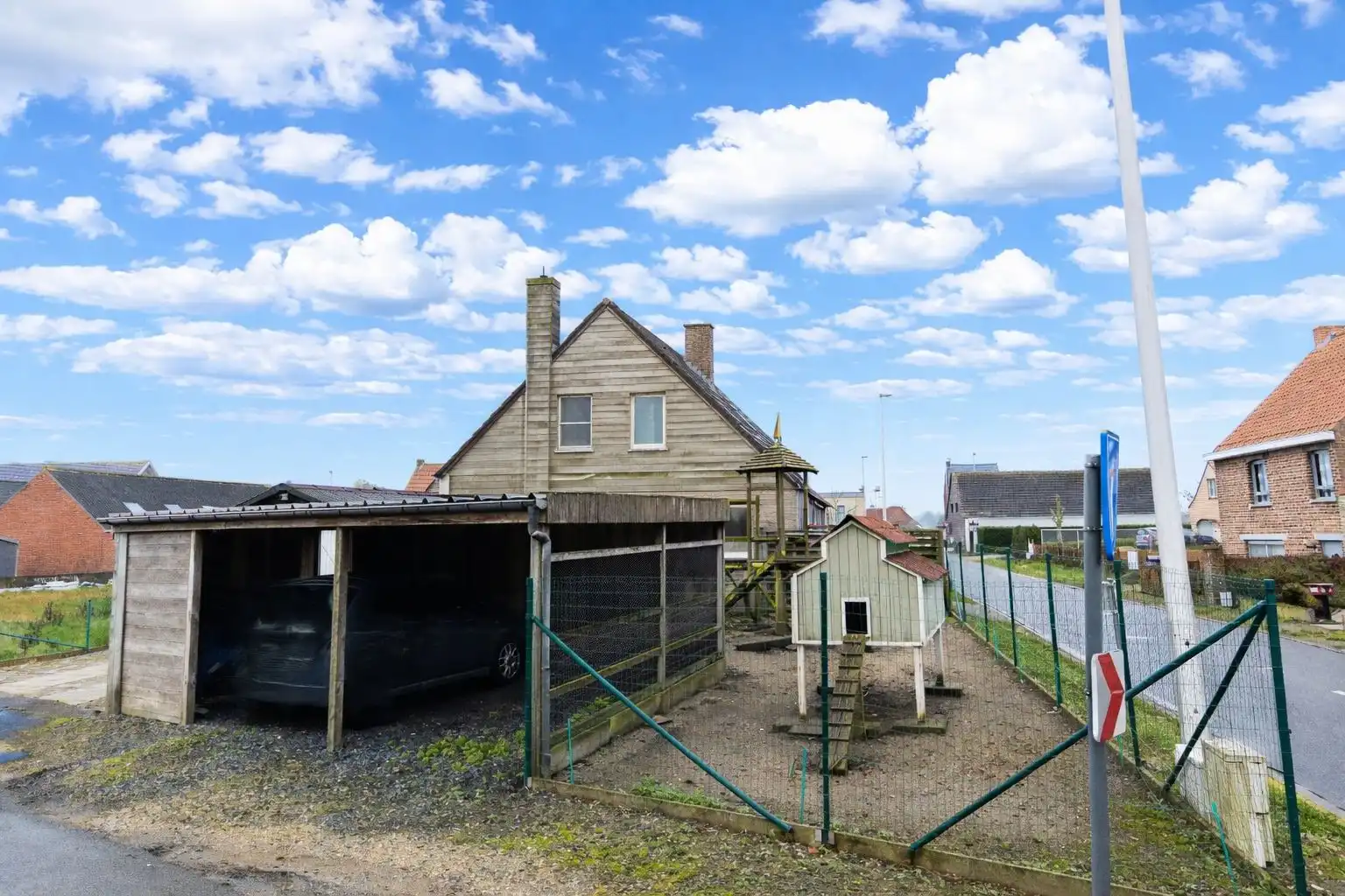 Degelijke villa (ca 654m²) te Jabbeke op de grens met Roksem/Oudenburg ! foto 9