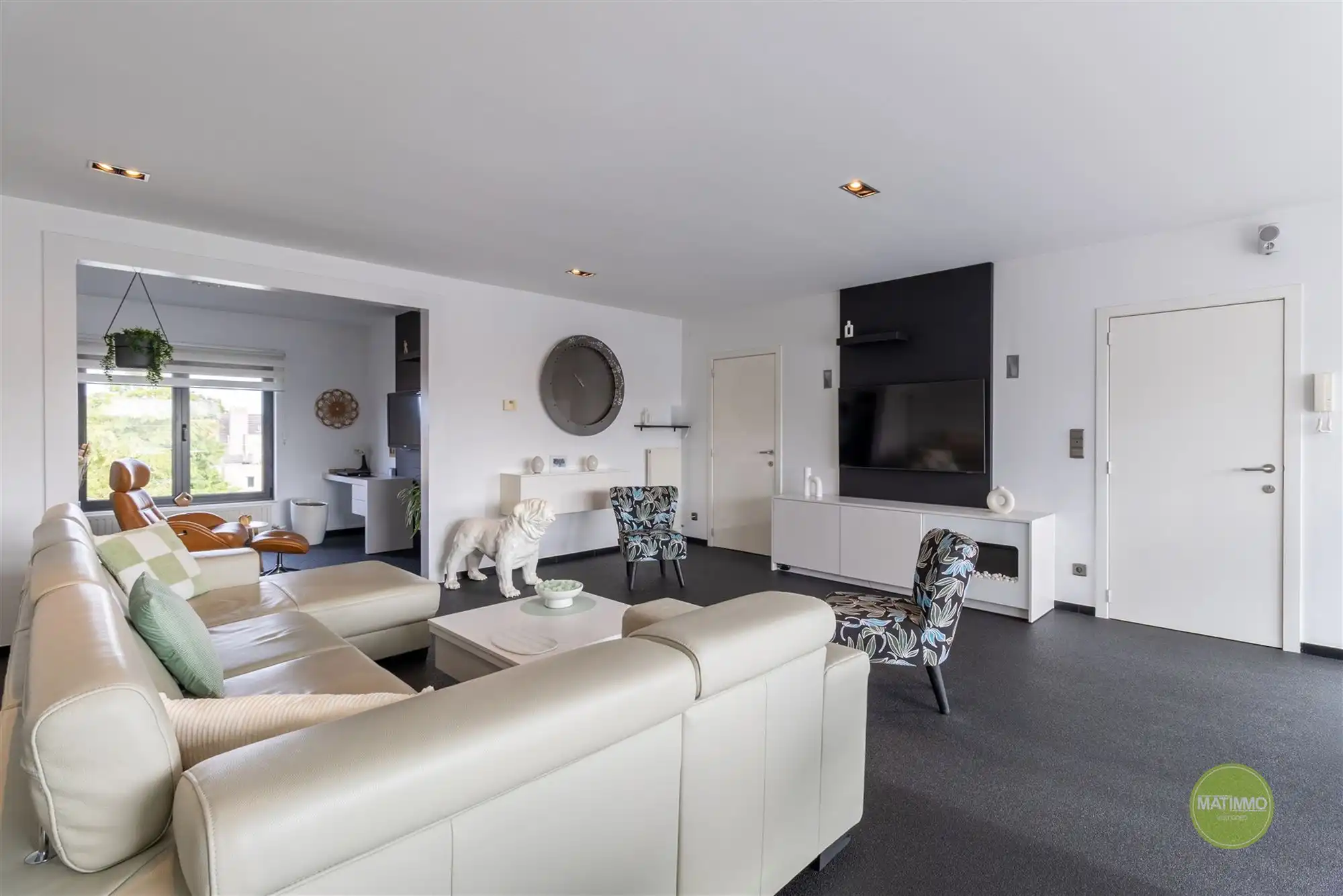 Penthouse met ruim zuidgericht terras en garage in Mol foto 4