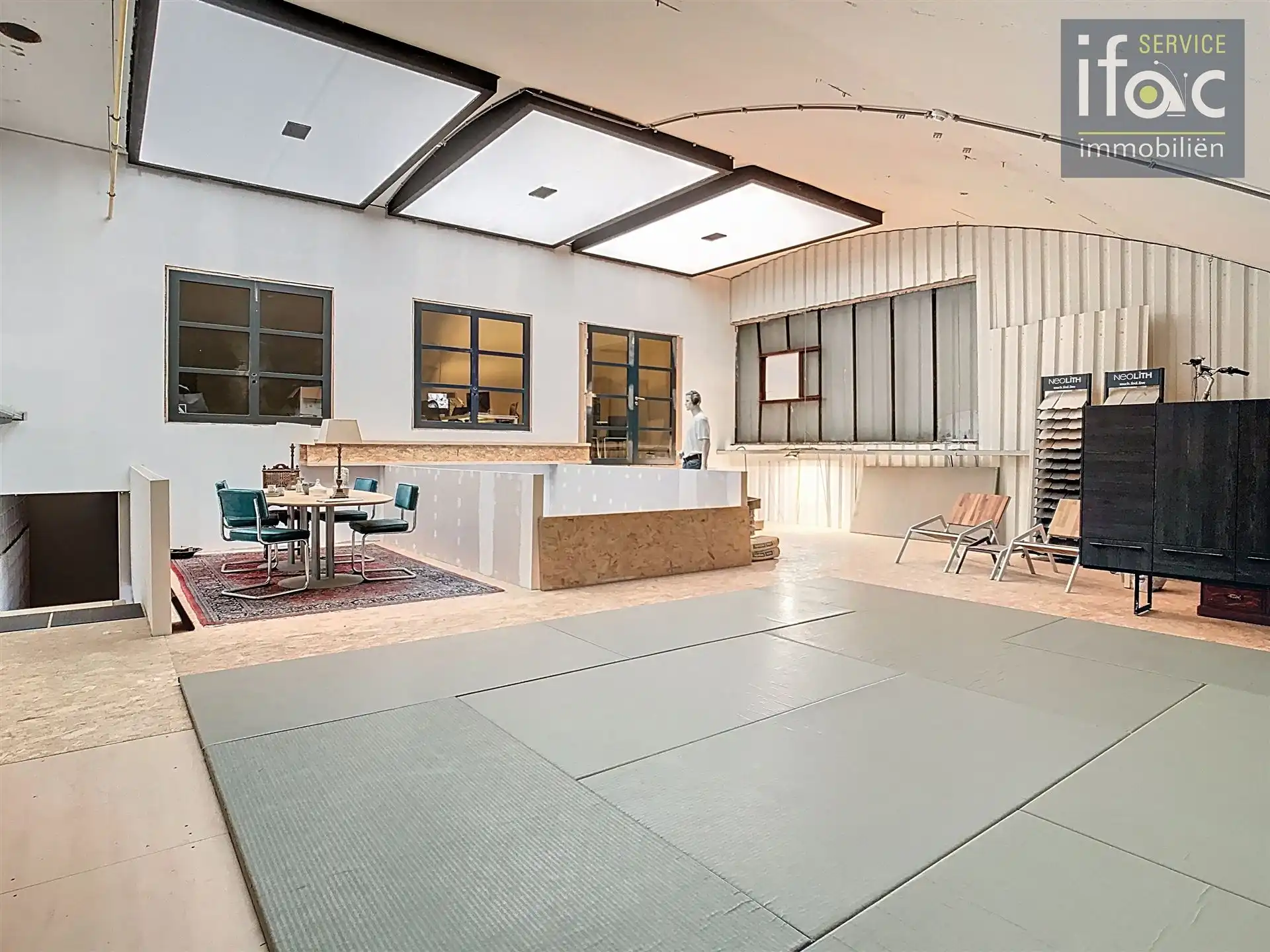 Ruime loods met kantoor, keuken en sanitair foto 13