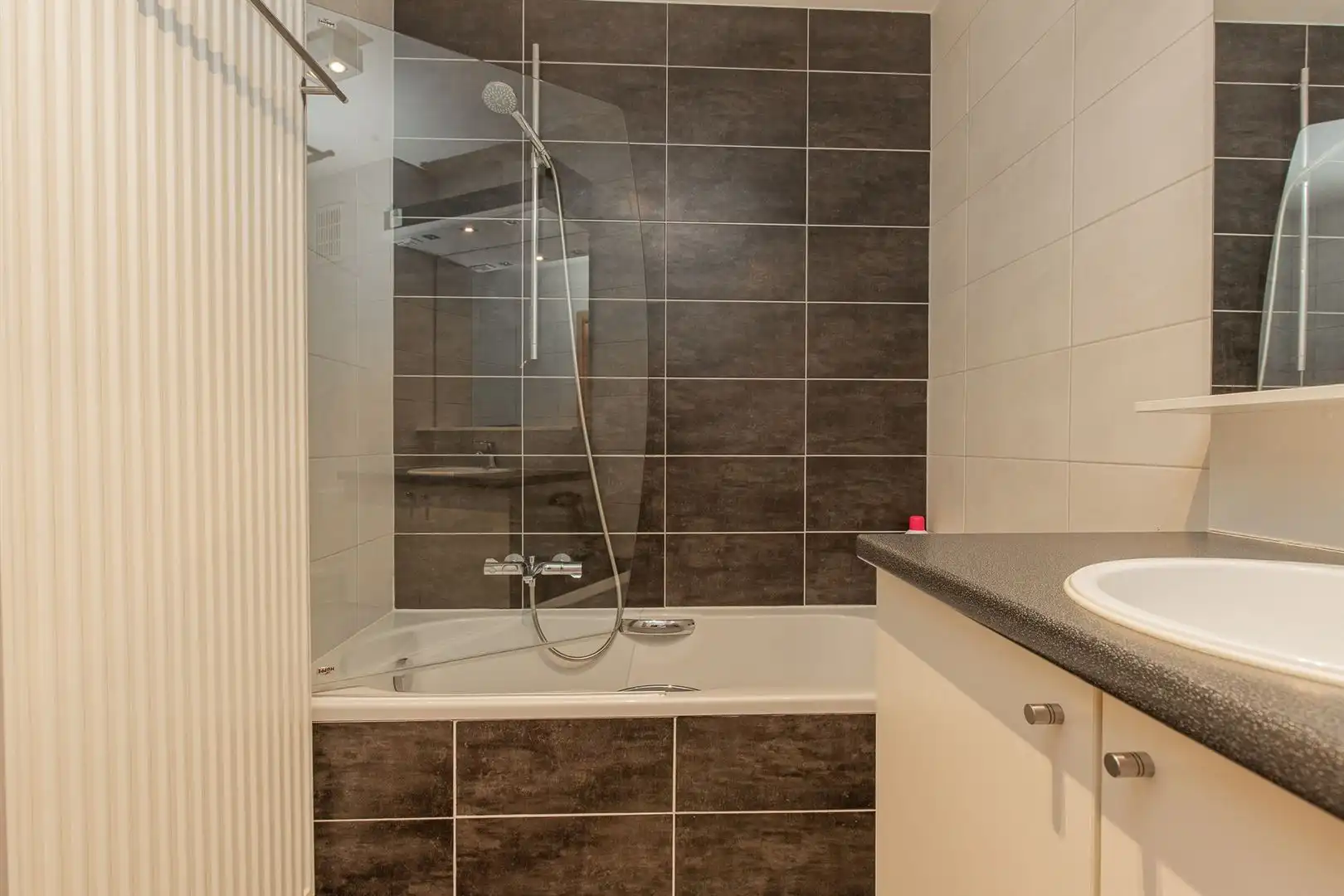 INSTAPKLAAR APPARTEMENT MET 2 SLAAPKAMERS, ZONNETERRAS IN SINT-GILLIS-DENDERMONDE foto 12