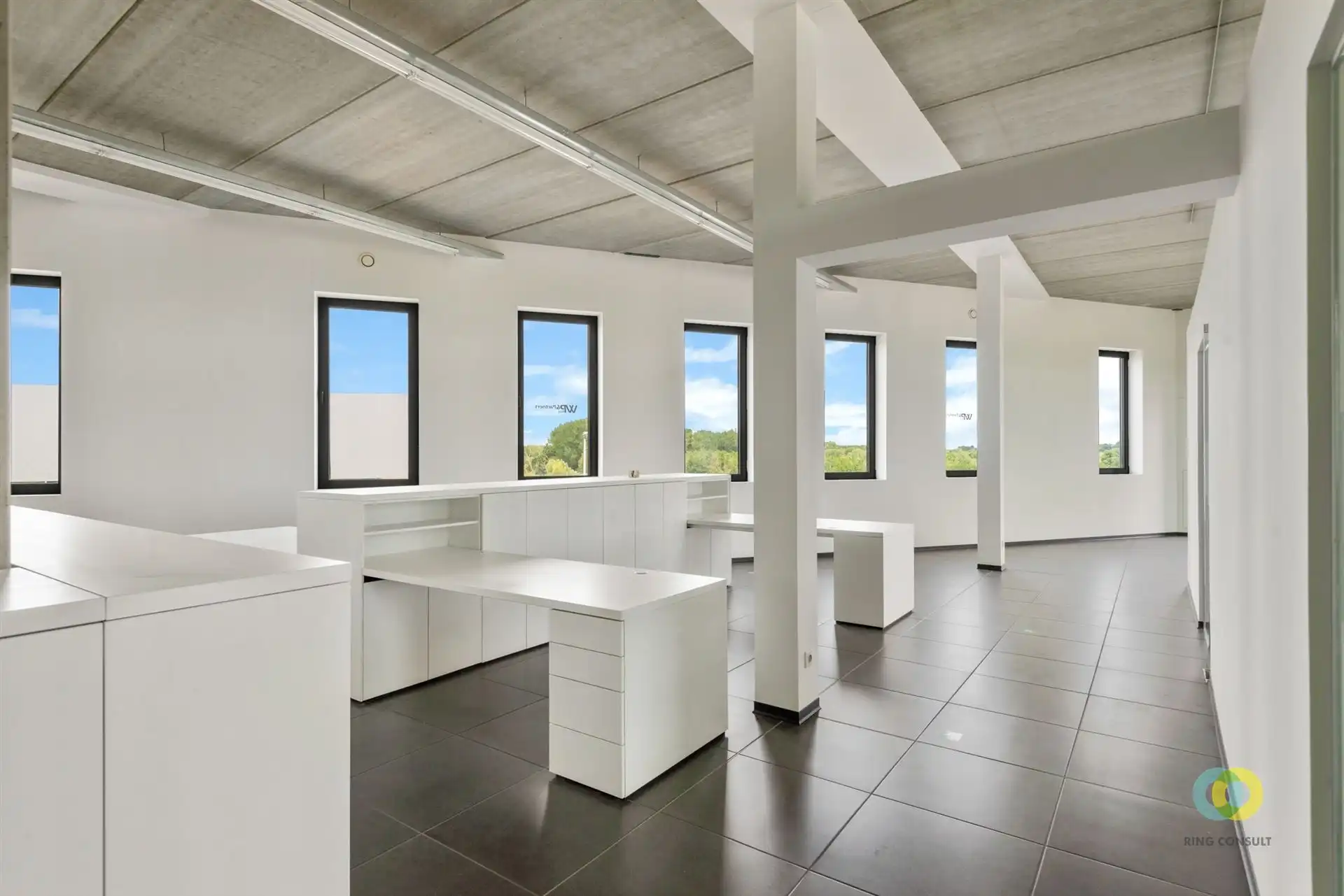 Kantoren met opslagplaats foto 3