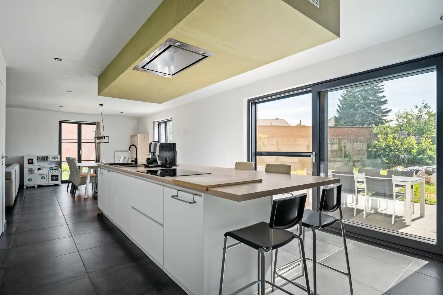 Energiezuinige villa met praktijkruimte en 4 slpkrs foto 5