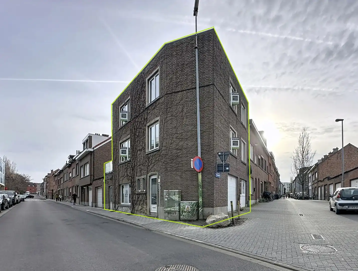 Hoofdfoto van de publicatie: Karaktervol hoekpand met garage op toplocatie in Kessel-Lo!