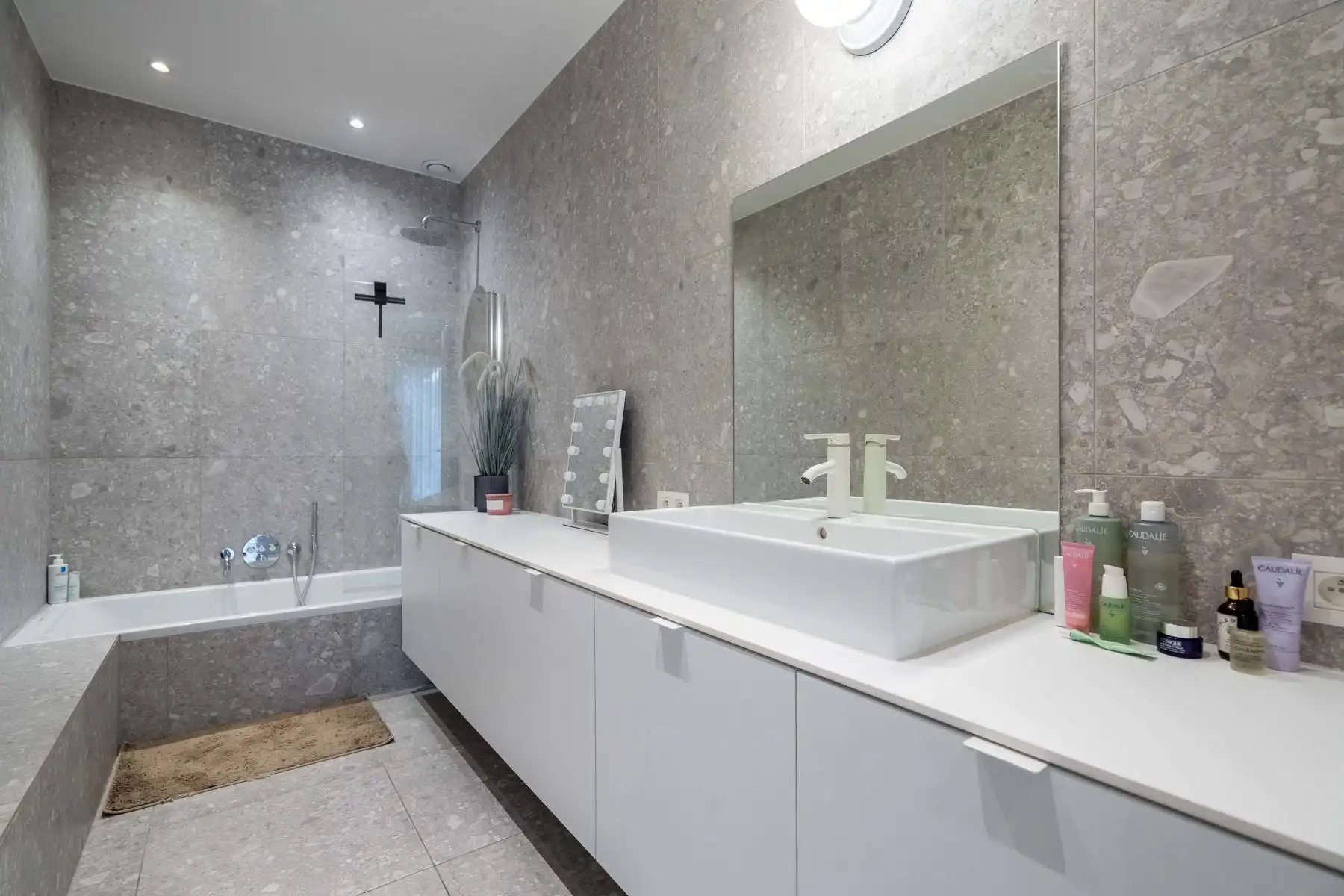 Recent duplex met 2 slpk en eigen inkom foto 17