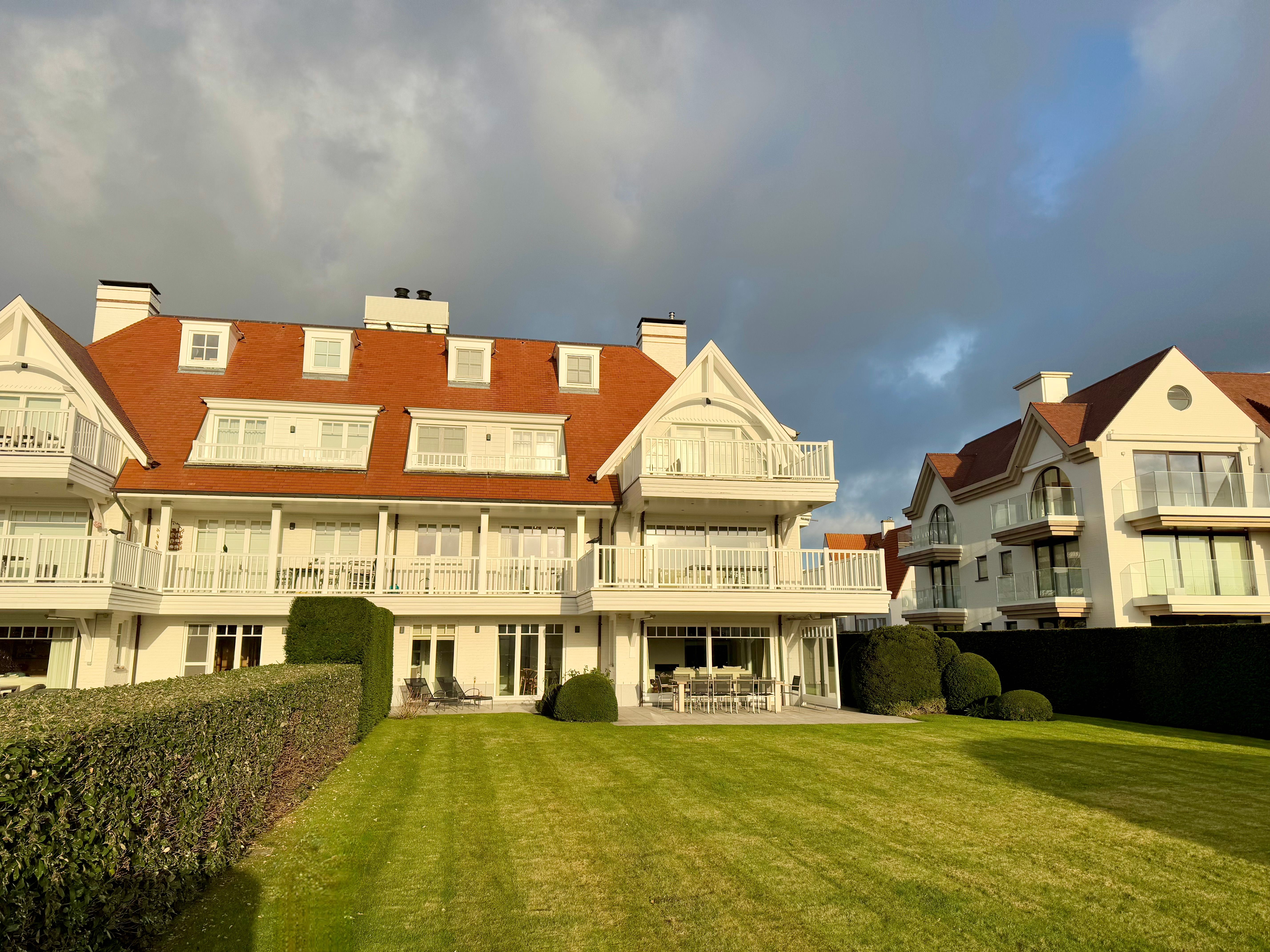 Magnifiek tuinappartement gelegen aan de Minigolf van het Zoute, op enkele stappen van de zee en de winkels. foto 28