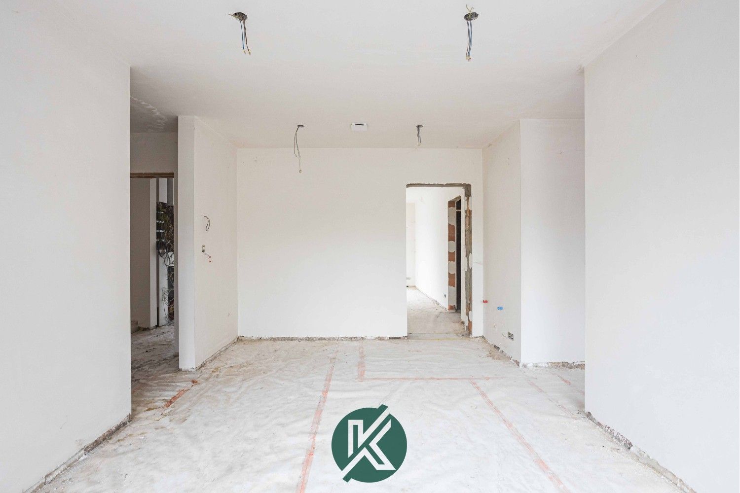 Verder af te werken nieuwbouwwoning met potentieel foto 7