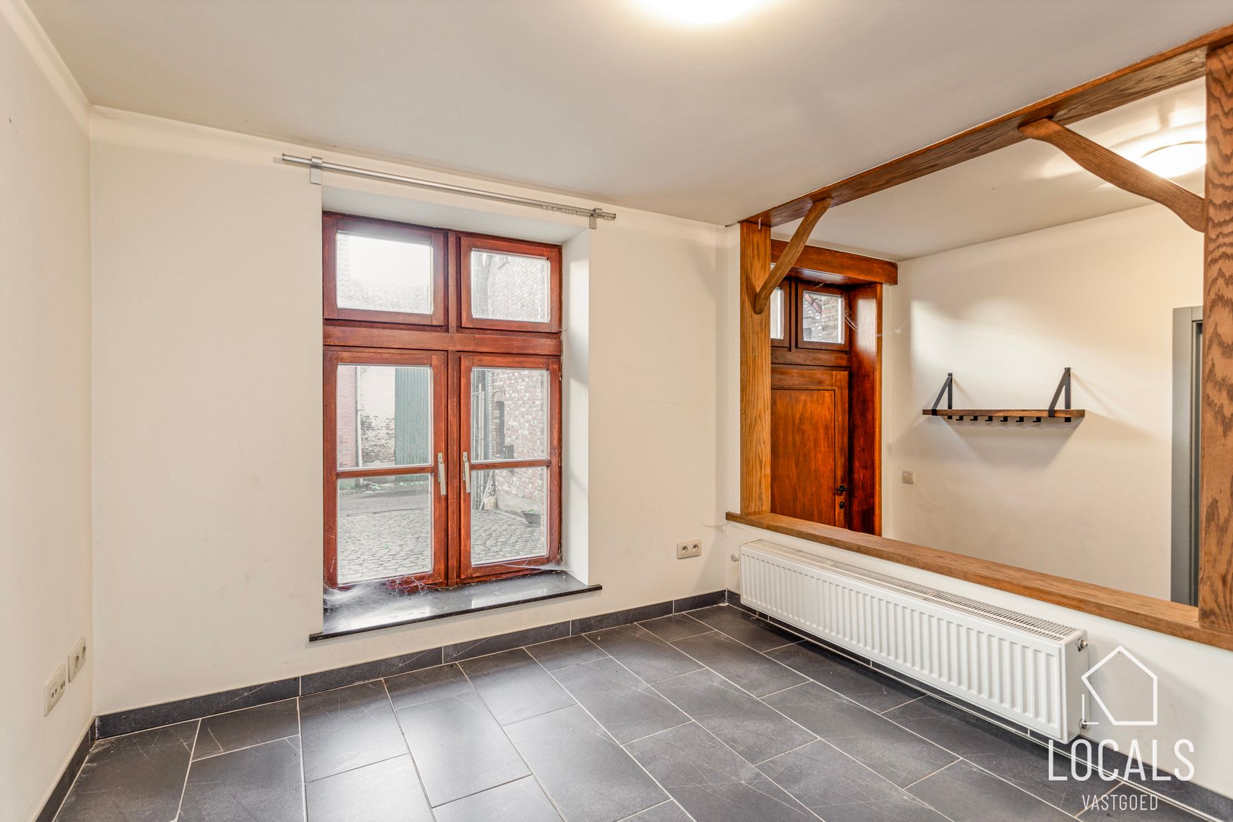 Ruim atelier (+/- 300m²) + ruime woning + verhuurde woning foto 13