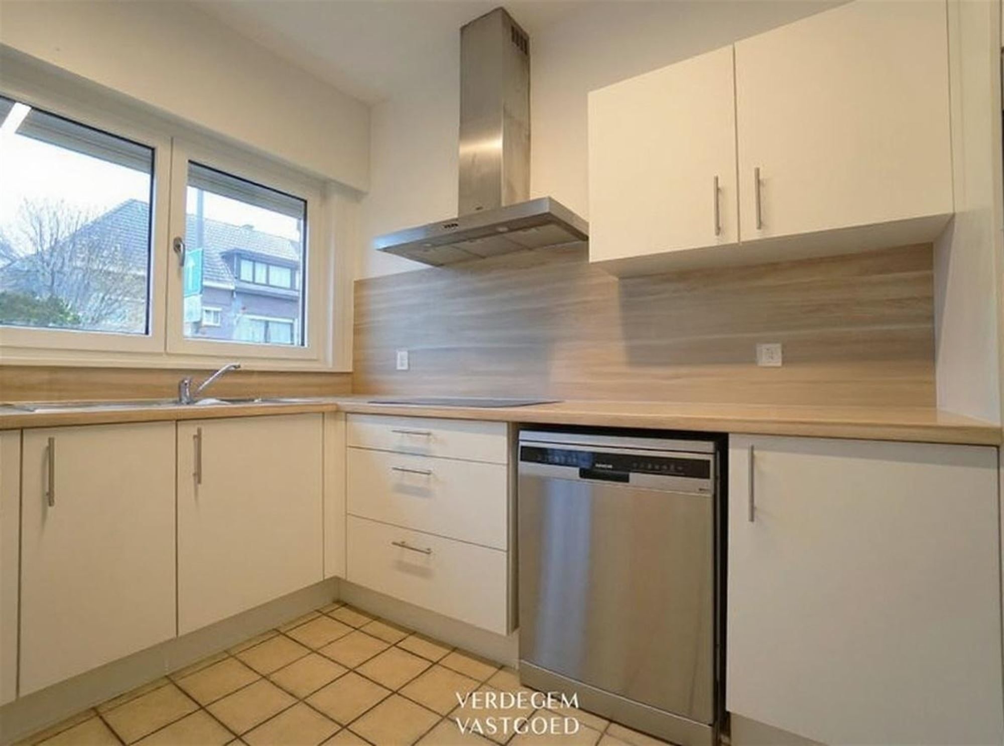 Gelijkvloers appartement met 2 slaapkamers en garage foto 3