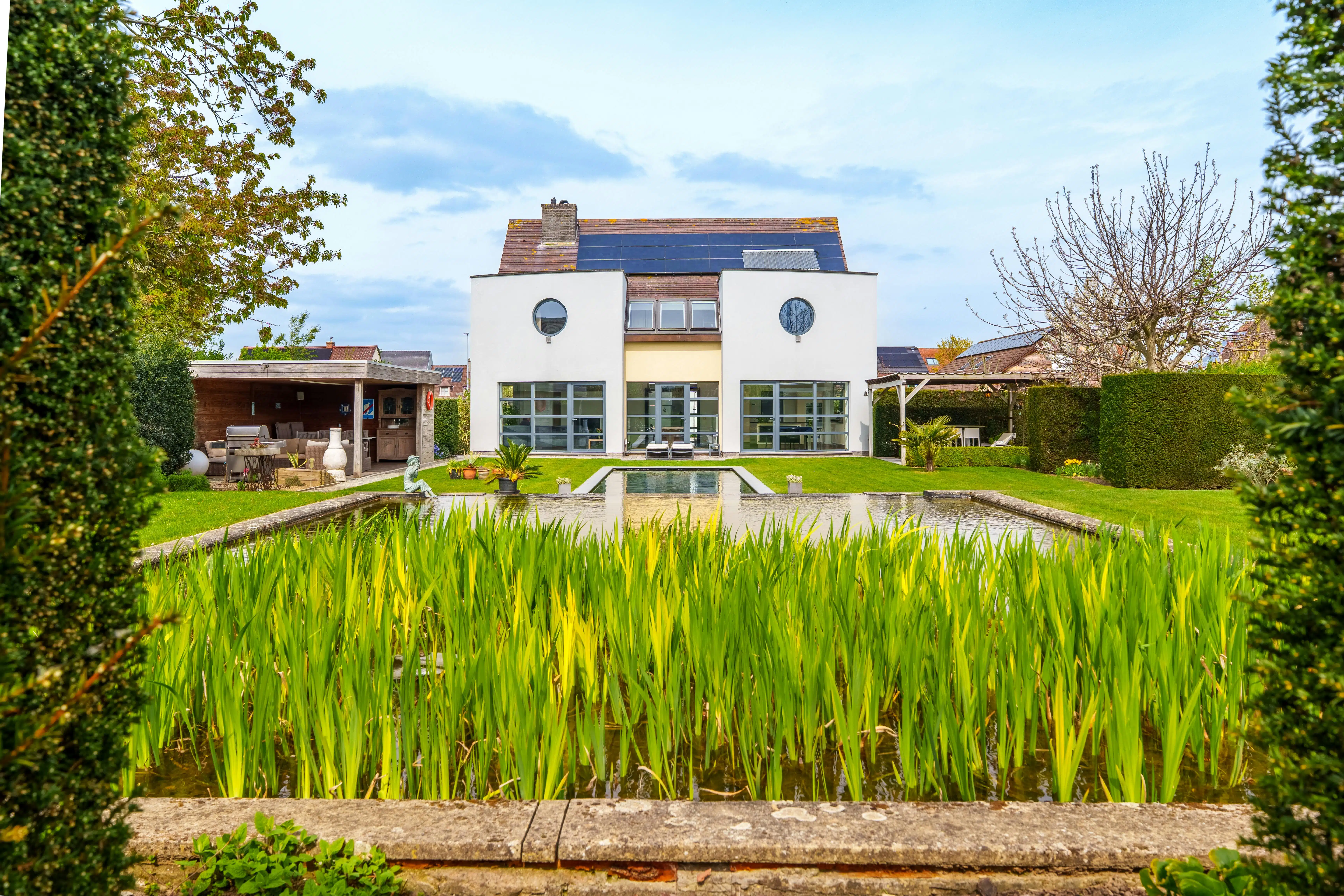 Villa op 2300 m² en vier slaapkamers te koop in Kortrijk! foto 3