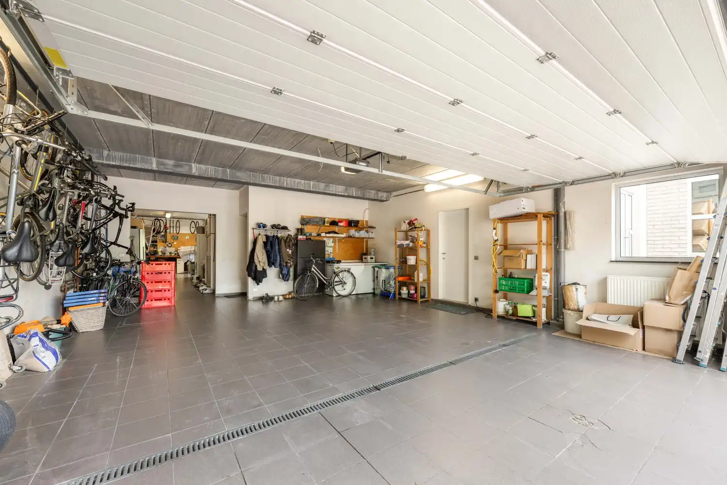 Ruime woning met praktijkruimte te Ruiselede. foto 28