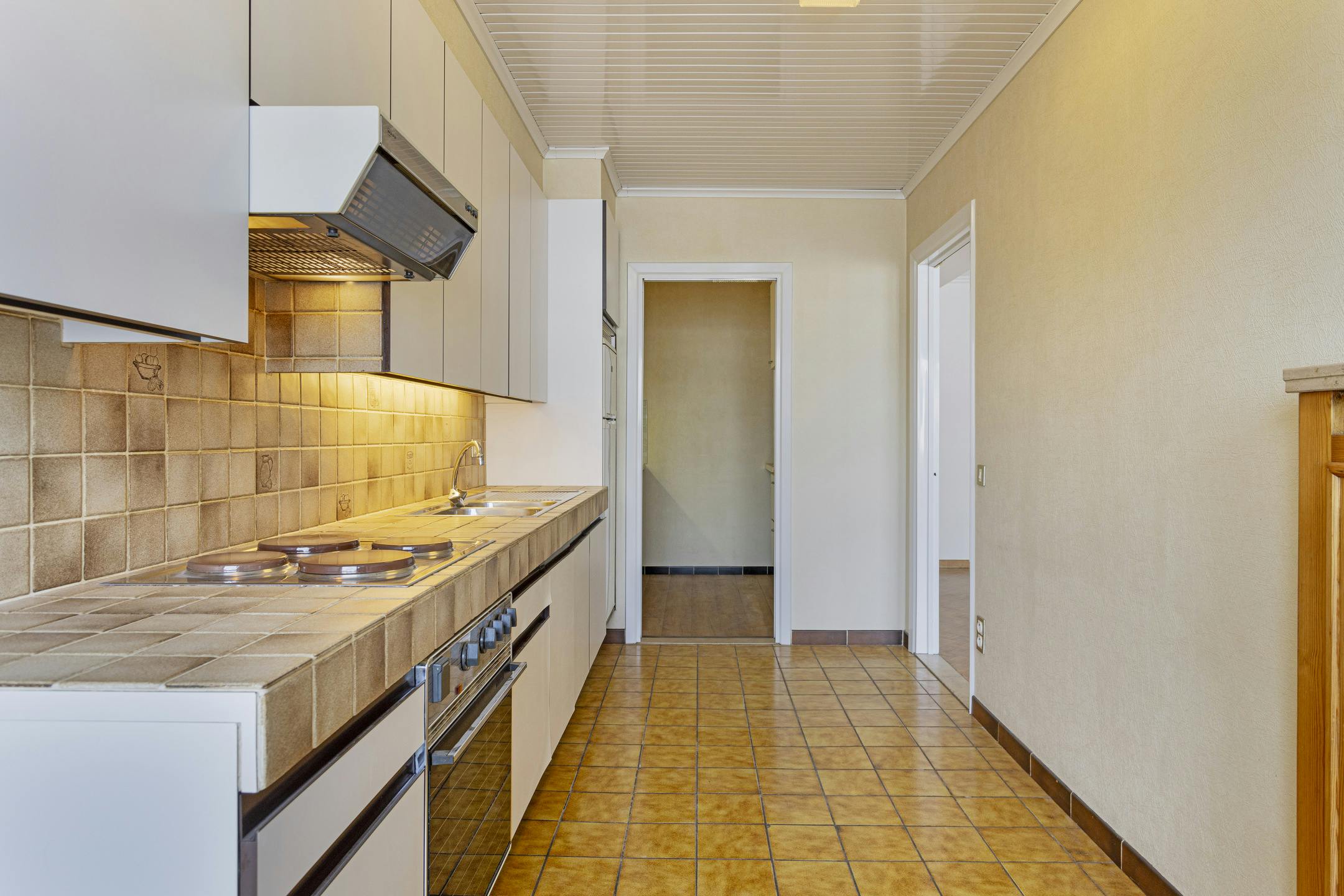 Instapklaar appartement met 2 slaapkamers te Roeselare. foto 5