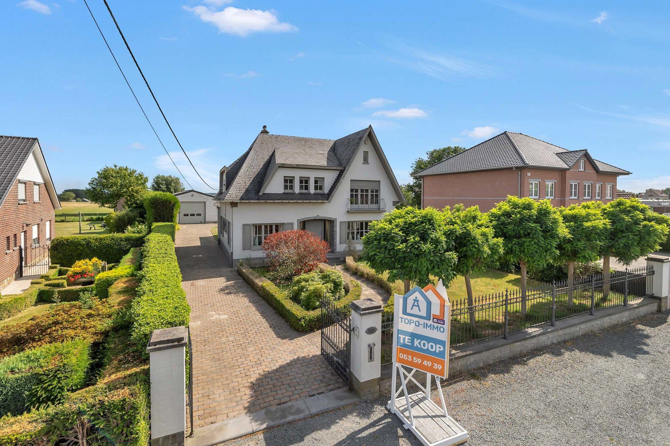 Hoofdfoto van de publicatie: Prachtige villa met achterliggende loods van +/- 200m²