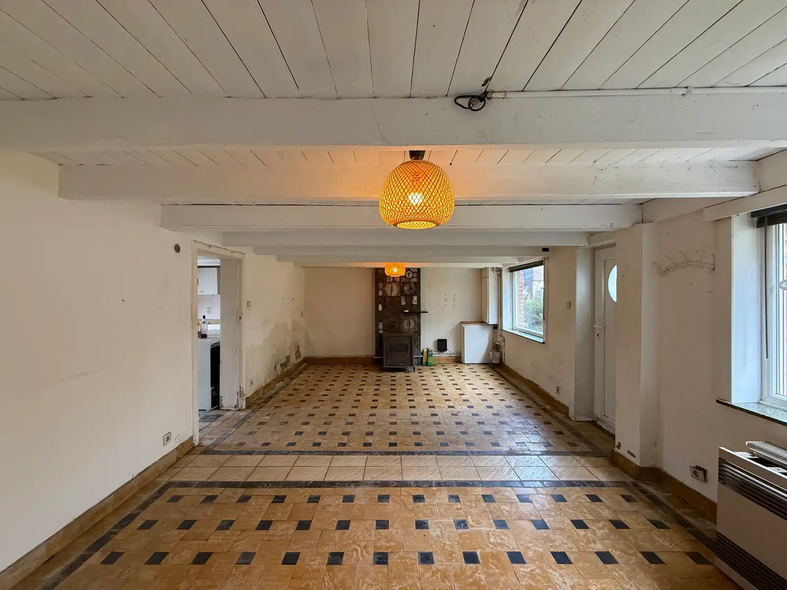 Te renoveren woning met 3 slaapkamers, garage en tuin foto 2