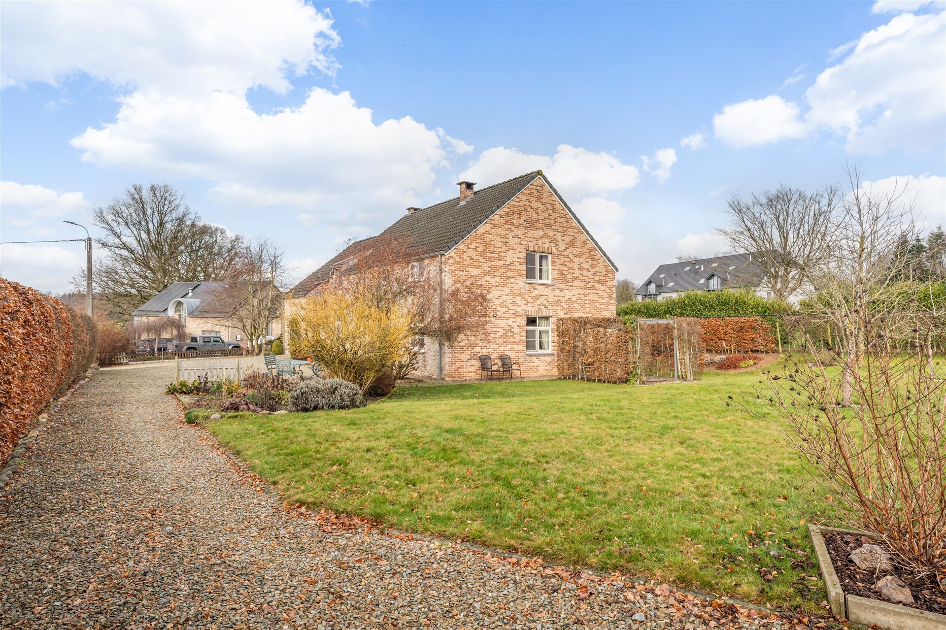 Eengezinswoning in open bebouwing met tuin. foto 3