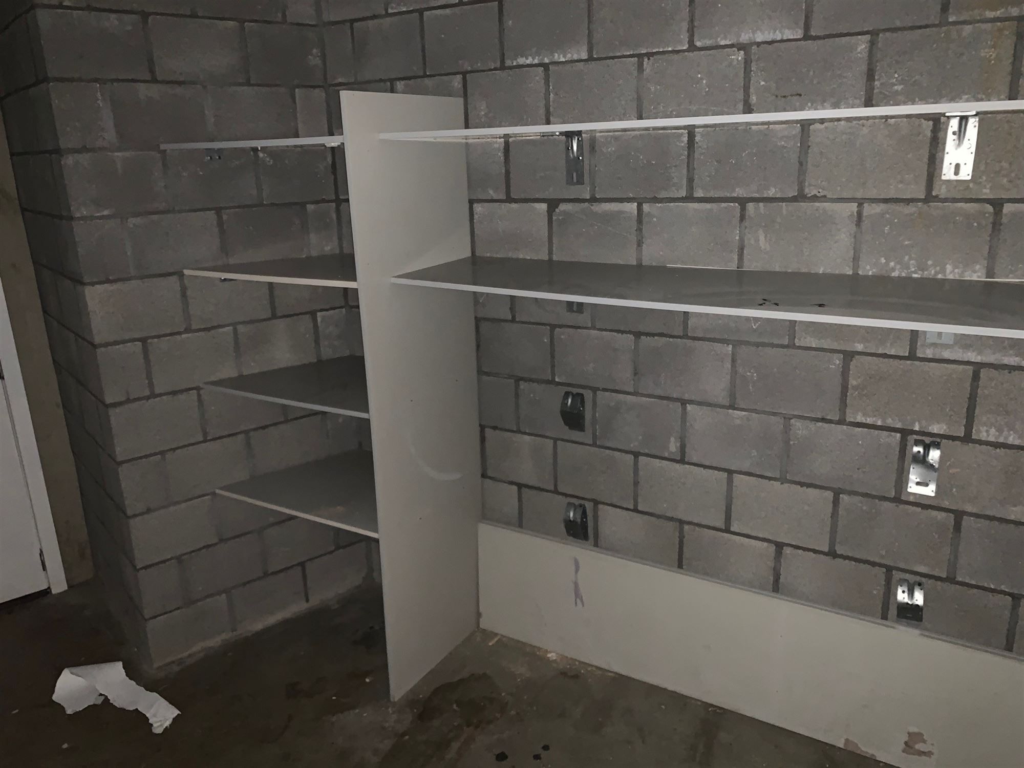 GELIJKVLOERS APPARTEMENT MET 2 SLAAPKAMERS, TERRAS, BERGING EN AUTOSTANDPLAATS TE BERINGEN foto 12