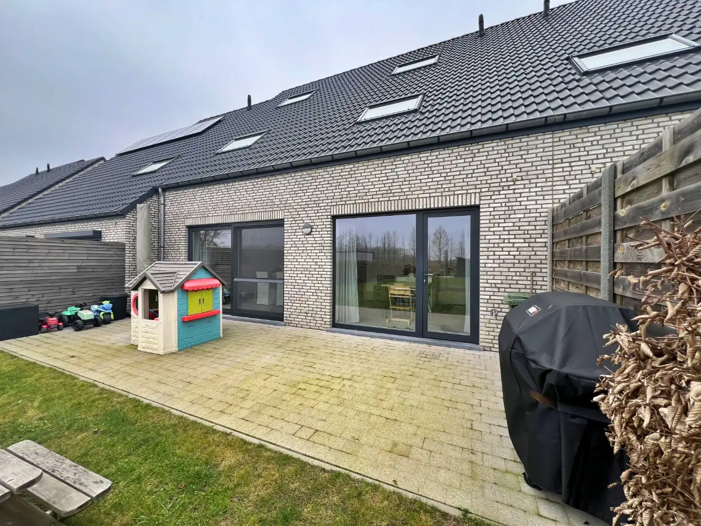 Ruime woning met 3 slaapkamers, garage en tuin foto 22