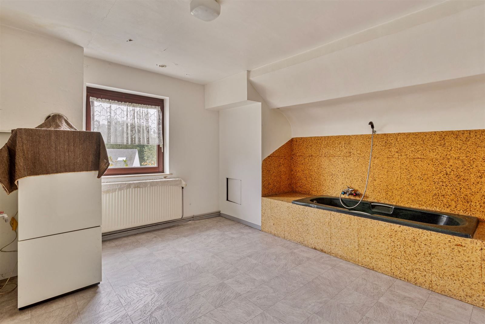 Te renoveren 4- gevel woning op 11are te Beersel  foto 25