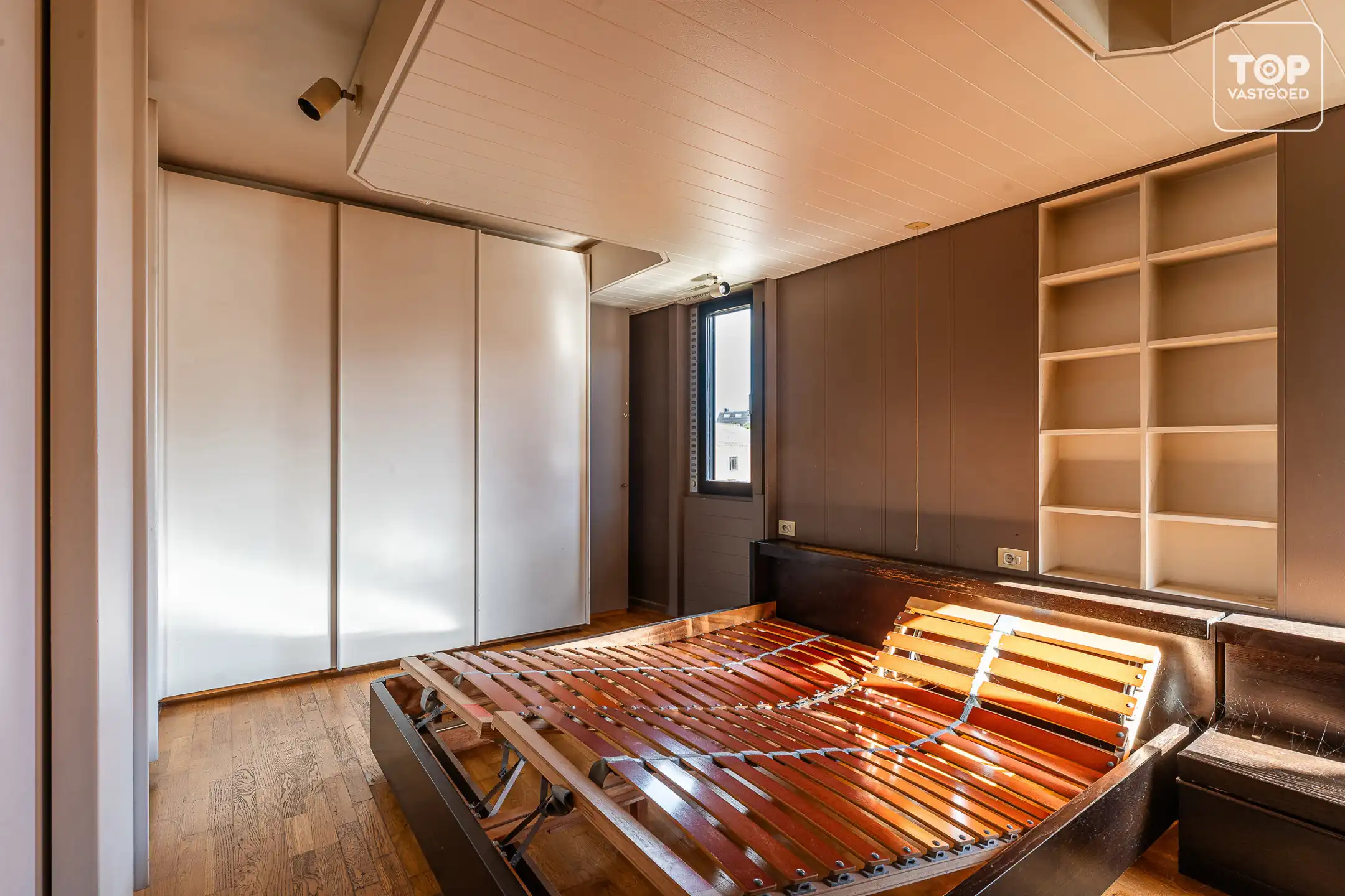 Architecturale woning met 4 slaapkamers en dubbele garage foto 22