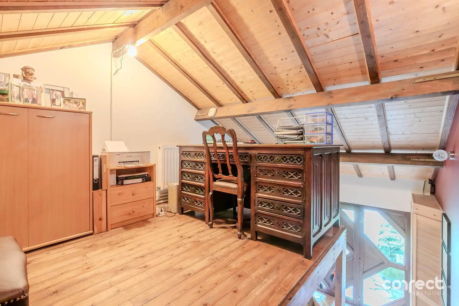 Goed onderhouden hoekwoning op een rustige, centrale ligging met prachtige tuin en ruim bijgebouw. foto 12