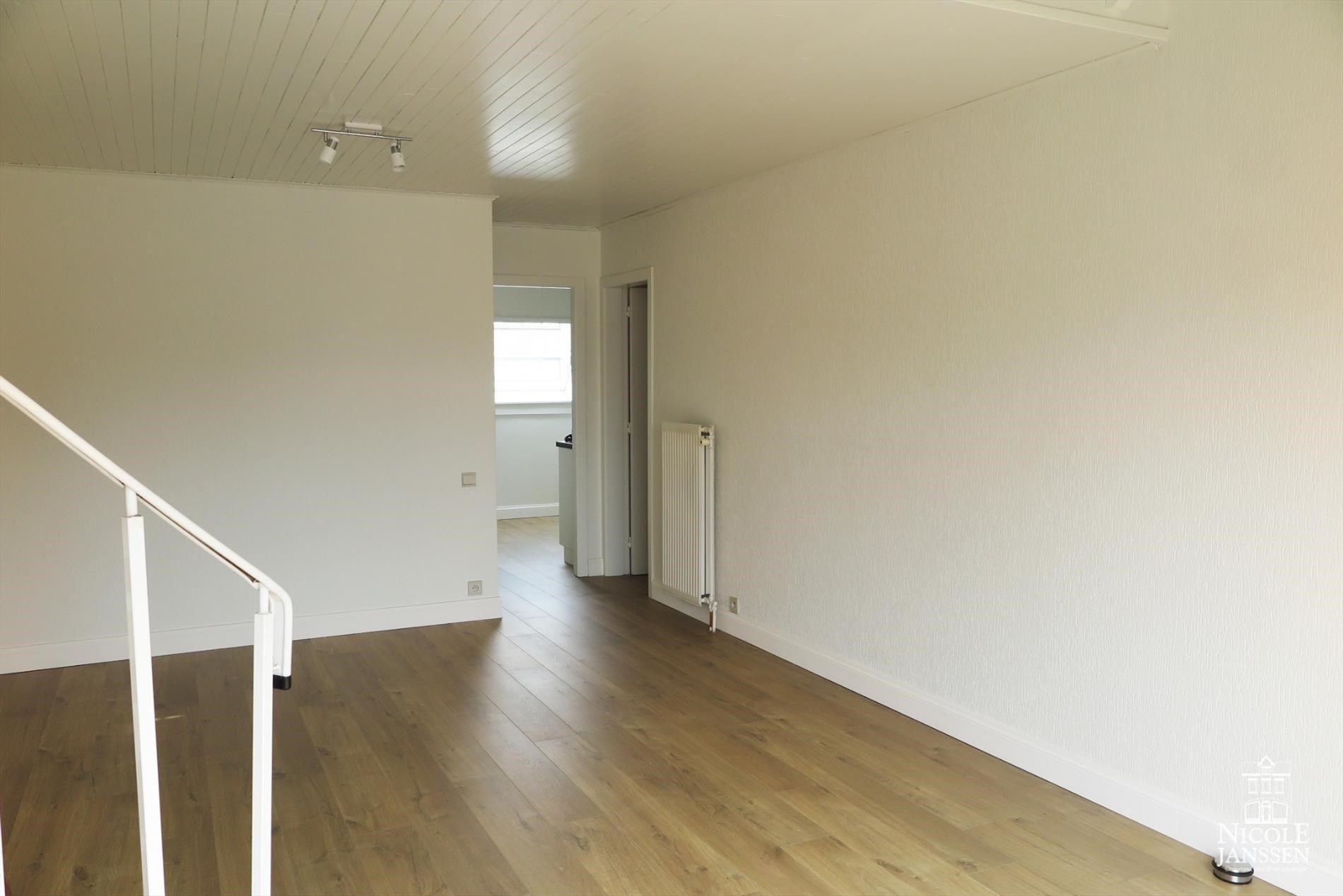 Duplex-appartement met 1 à 2 slaapkamers, terras, autostandplaats en lift in het centrum van Maaseik foto 7