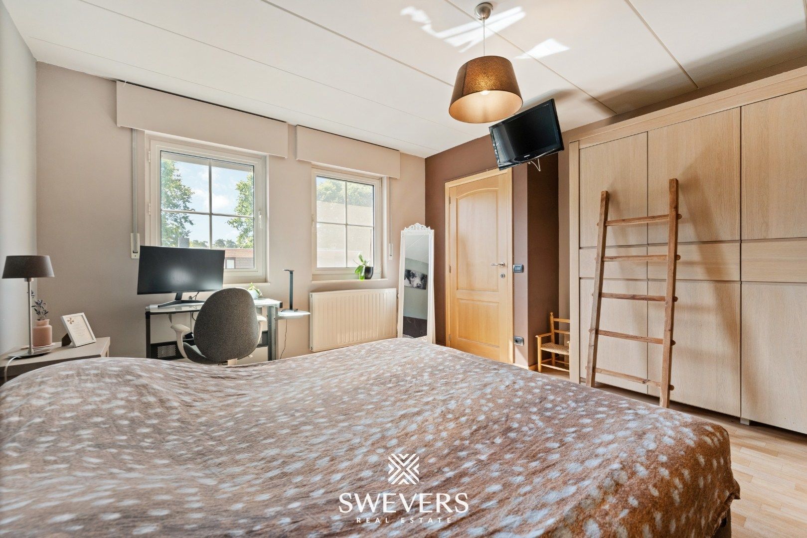 Ruime open bebouwing met nieuwe keuken en veranda foto 16