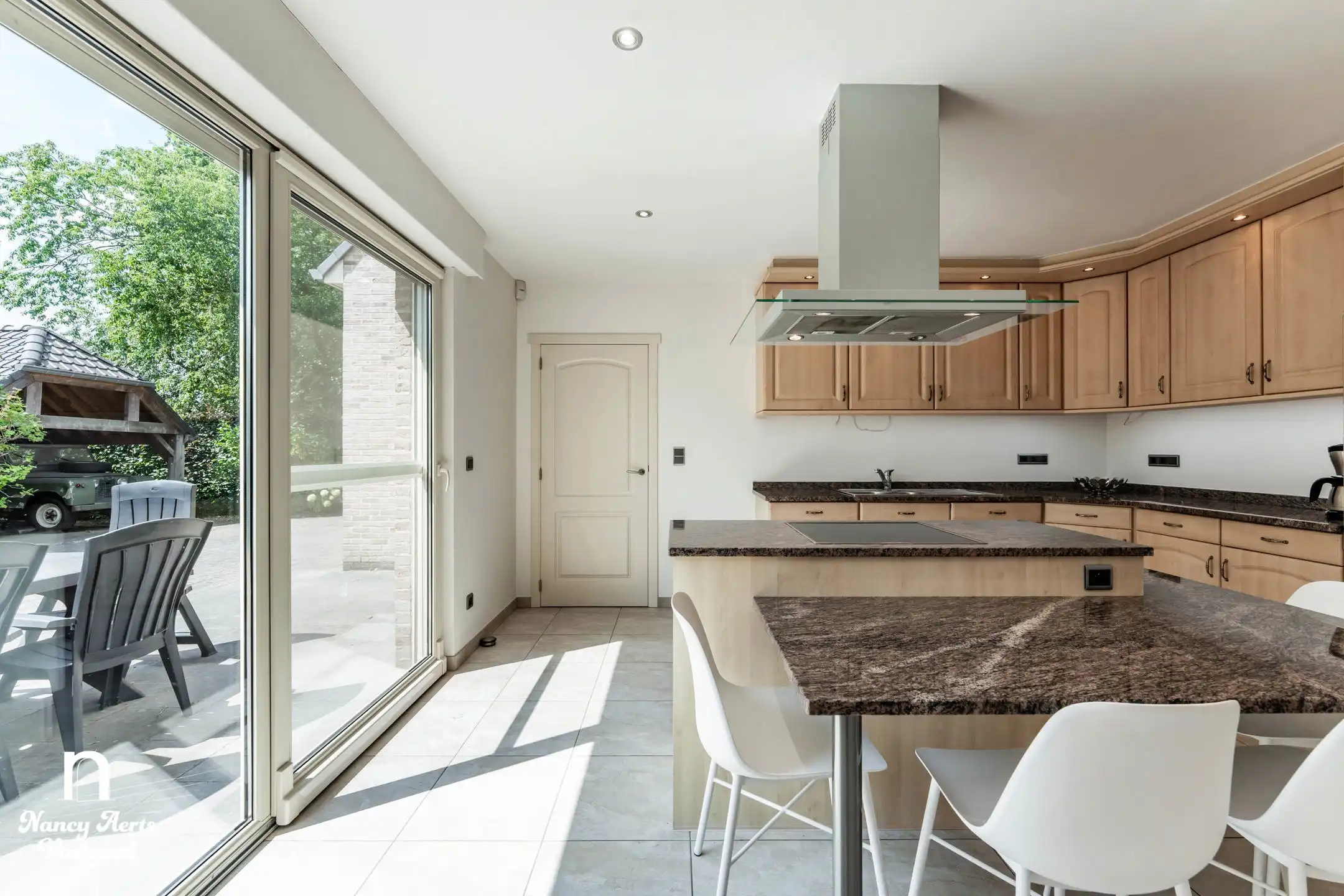 Ruime instapklare woning met prachtige tuin en 4 slaapkamers foto 7