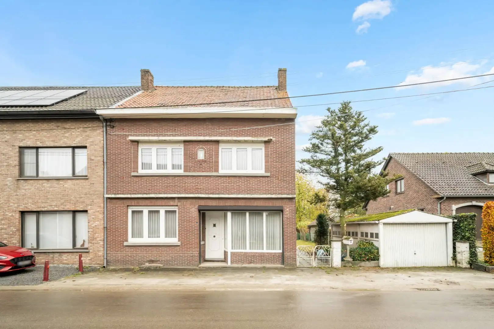 Hoofdfoto van de publicatie: Te renoveren halfvrijstaande woning op een perceel van 4a24ca