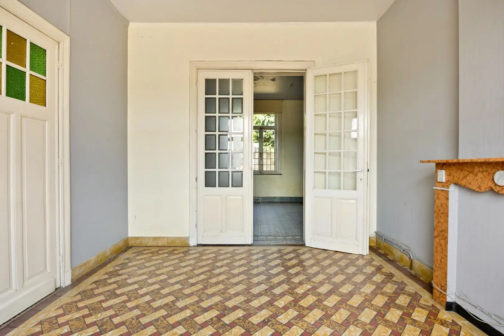 Ruime te renoveren woning met 3 slaapkamers in Lubbeek met doorgang langs het perceel van de buren. EPC: 736 KWH/m² foto 6