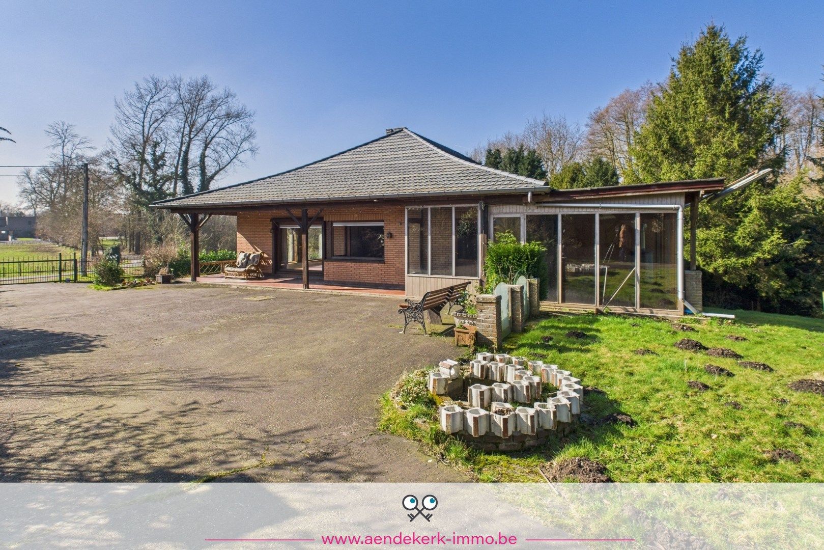 Ruime, te renoveren, woning met loods/stal in As foto 23