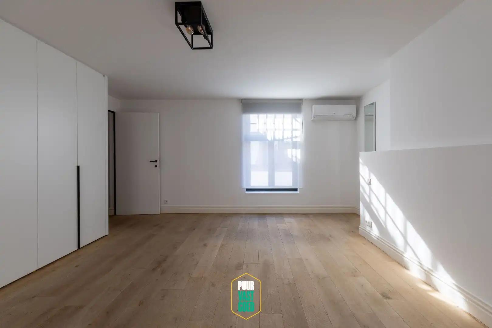 Prachtig gerestaureerde hoekwoning met dubbele garage bij 't Zand foto 18