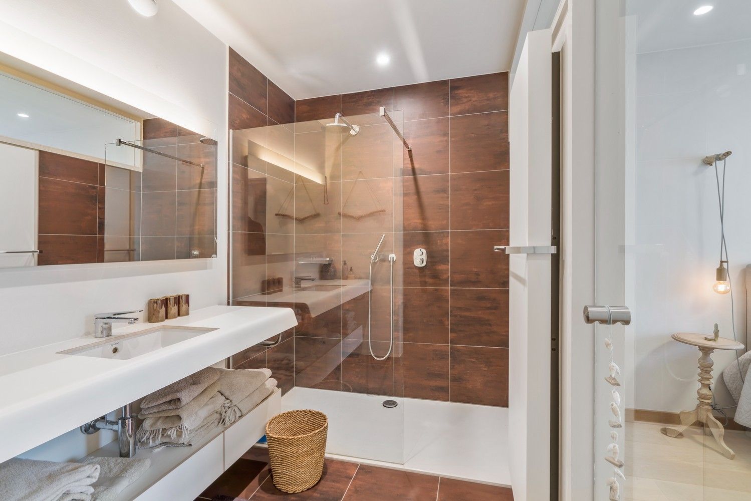 Volledig instapklaar, hedendaags en zeer stijlvol gemeubeld appartement met 2 slaapkamers foto 10