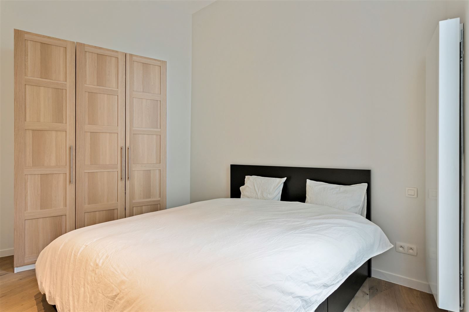 Volledig gemeubeld gelijkvloers 1 slaapkamer appartement met koer in"Stylish renovatieproject" foto 10