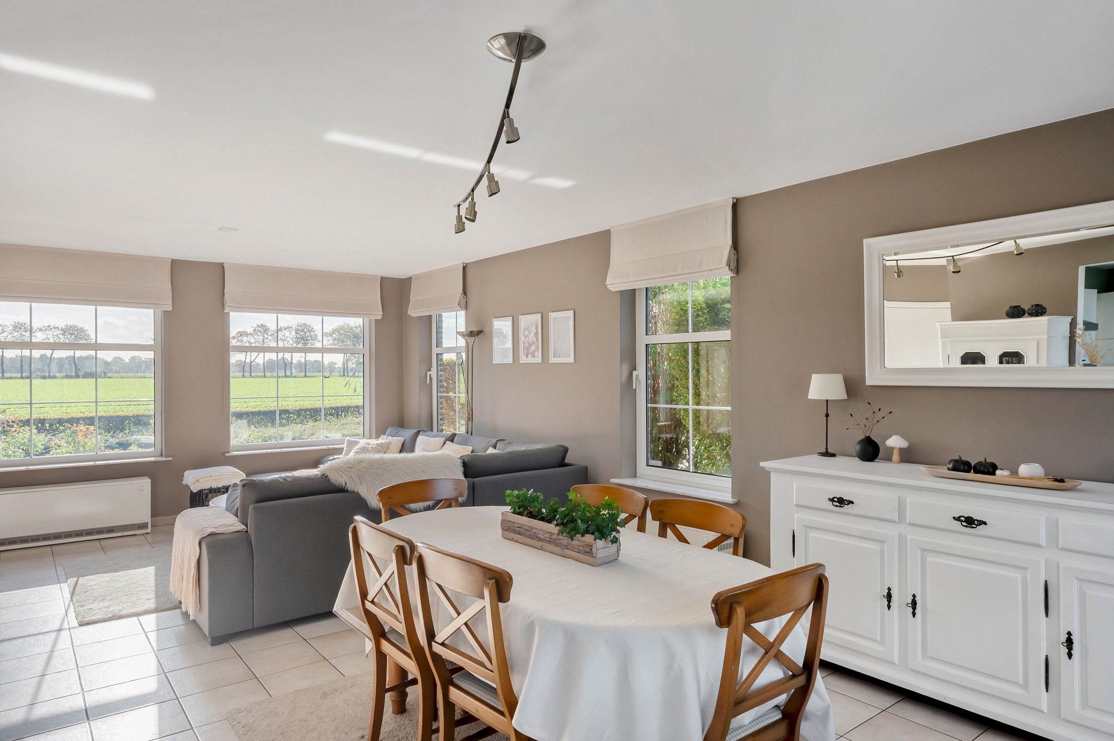 Instapklare villa op perceel van Ca. 4.010 m²! foto 4