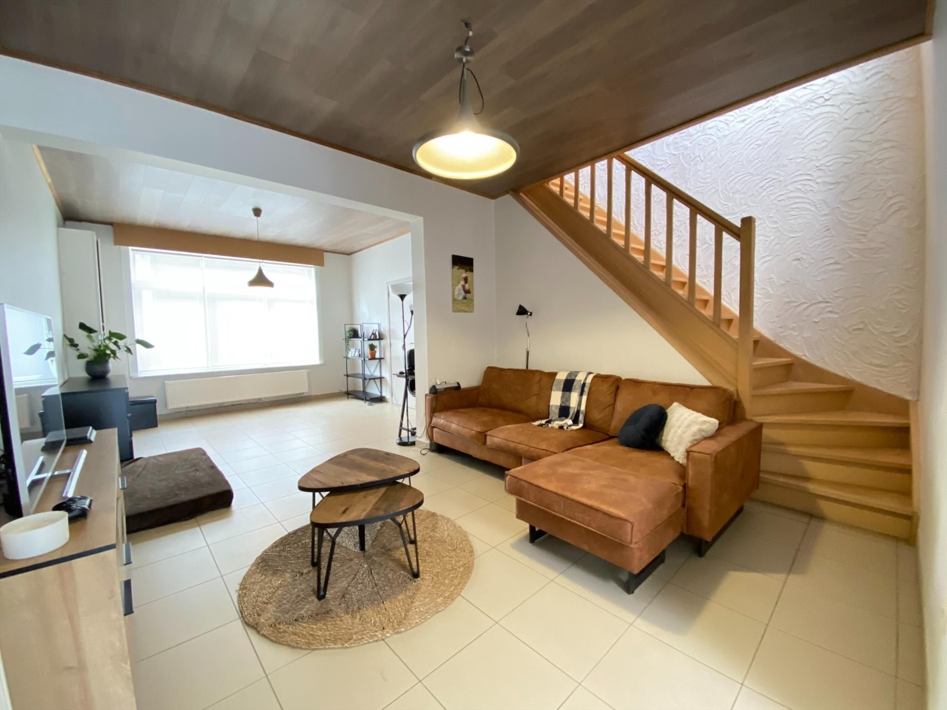 KNUSSE INSTAPKLARE RIJWONING MET TERRAS IN HET HARTJE VAN AARSELE foto {{pictureIndex}}