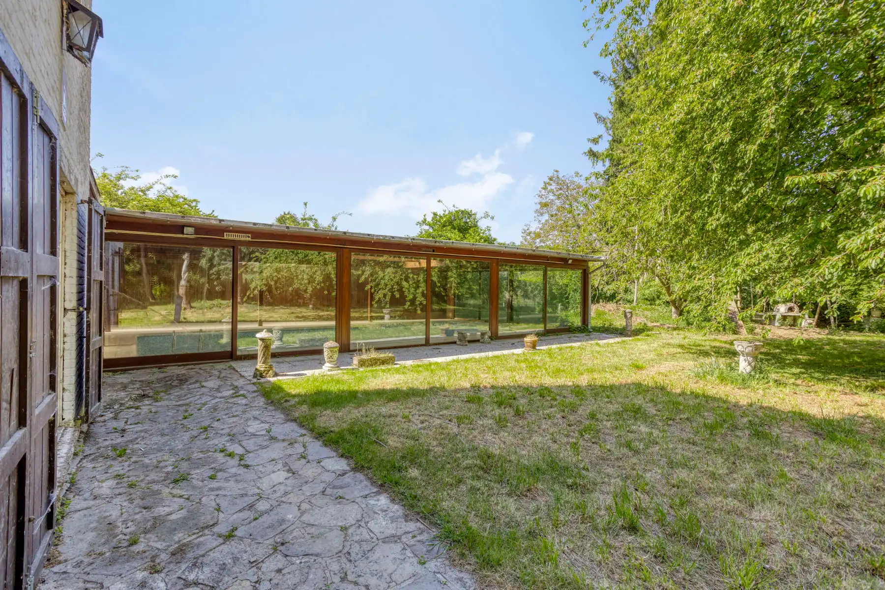 Unieke villa met binnenzwembad. foto 10