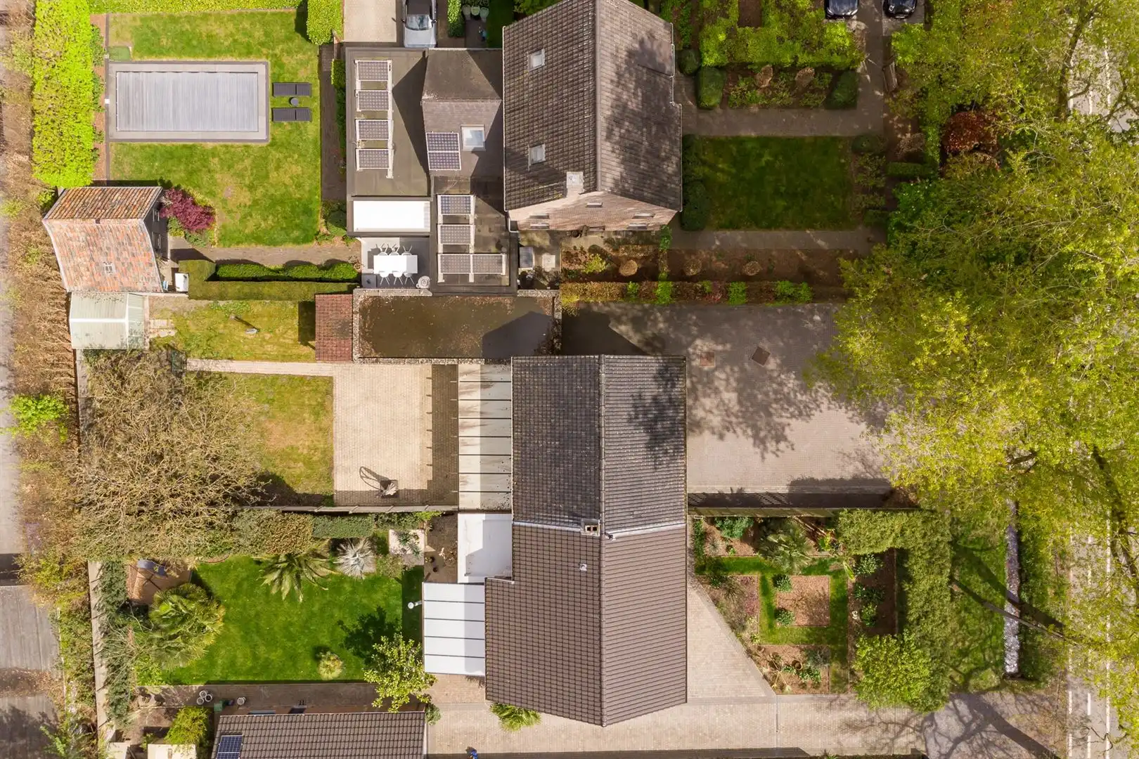 Ruime, lichte woning met garage & oprit op centrale ligging foto 26