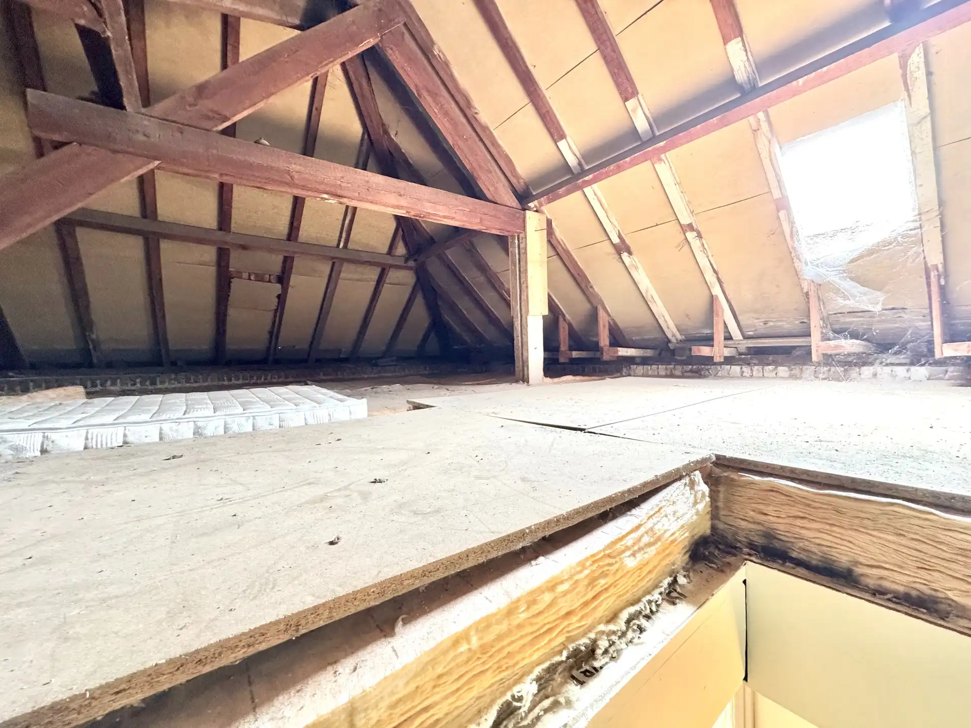 HALFOPEN WONING MET MAGAZIJN OP 562 M² foto 38