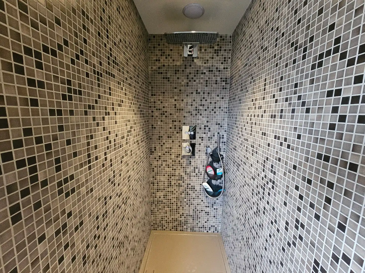 Prachtige, instapklare woning met 6 slaapkamers en ruime tuin. foto 19