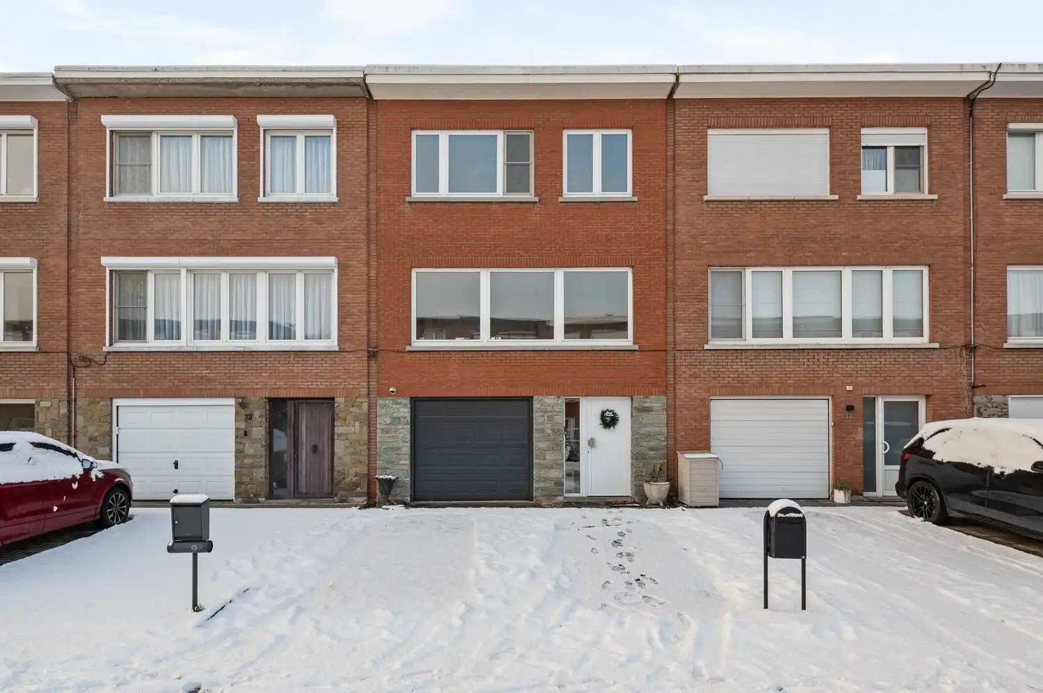 Ruime grotendeels gerenoveerde belétage met 3 slaapkamers, tuin en garage met oprit in Kapellen foto 2