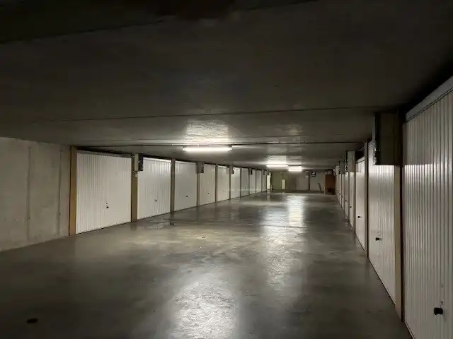ruime autobox in een verzorgd garagecomplex foto 7