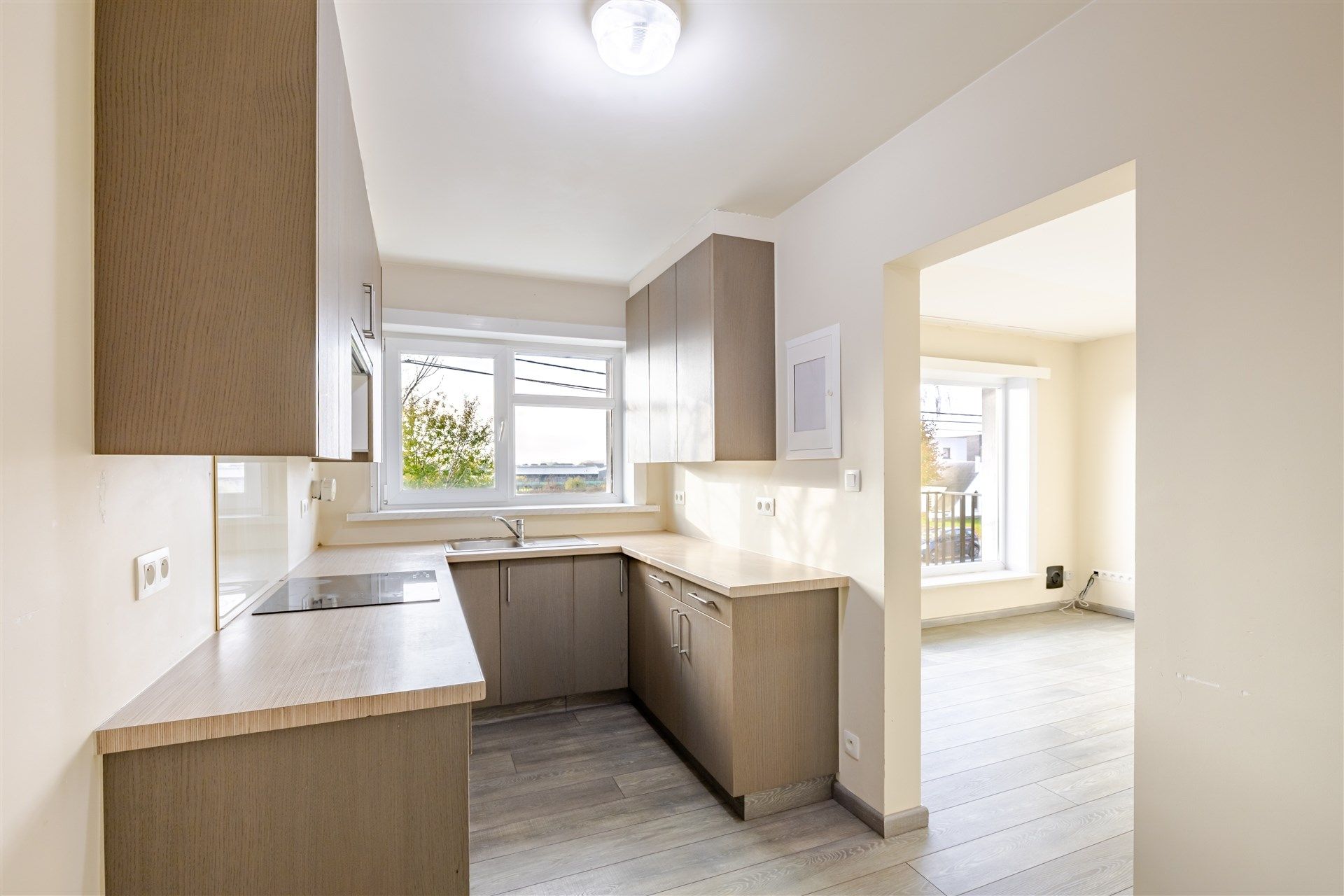 Gunstig gelegen 2 slaapkamer appartement met terras foto 10