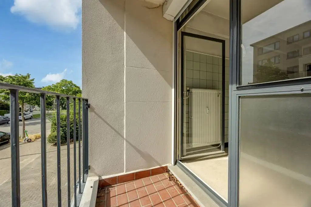 te renoveren appartement met twee slaapkamers foto 5