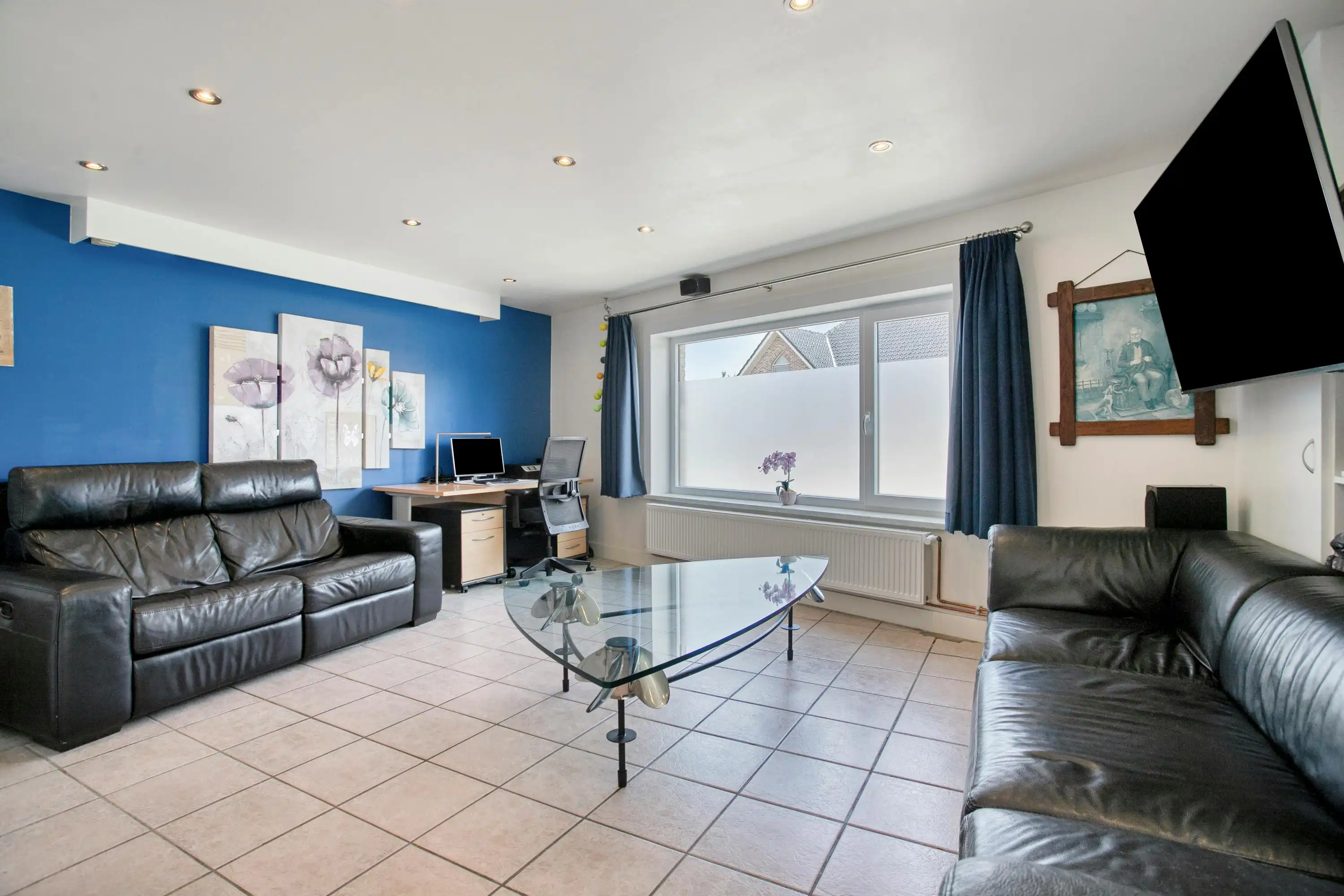 Ruime woning te koop met atelier, garage en vier slaapkamers foto 3
