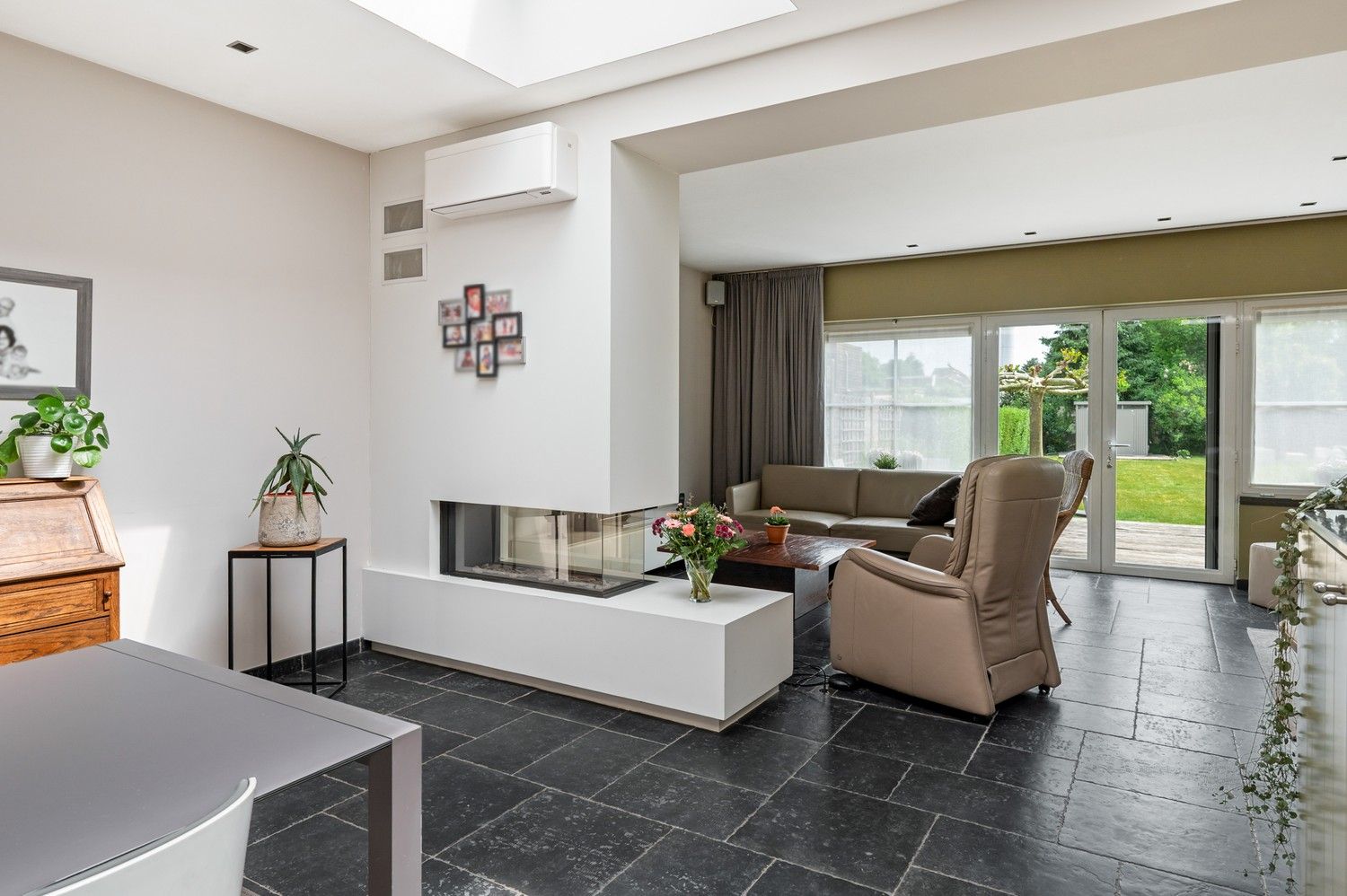 Lichtrijke, goed onderhouden woning met grote tuin nabij centrum Wijnegem foto 8